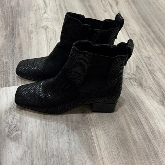Franco Sarto Black Snake Print Ankle Booties 7.5 - Picture 2 of 7